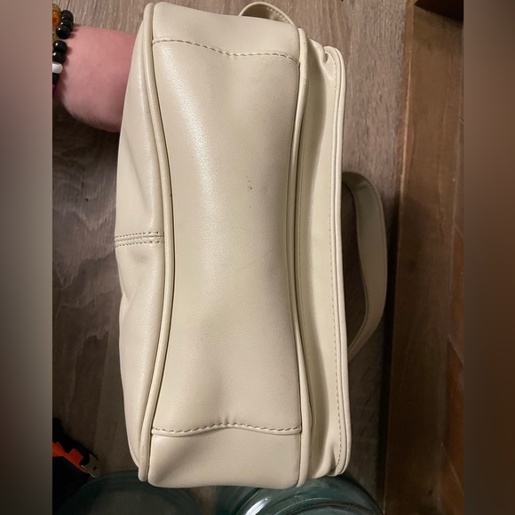 Aurielle Ivory Leather Multi-compartment Crossbody Purse - Picture 6 of 14